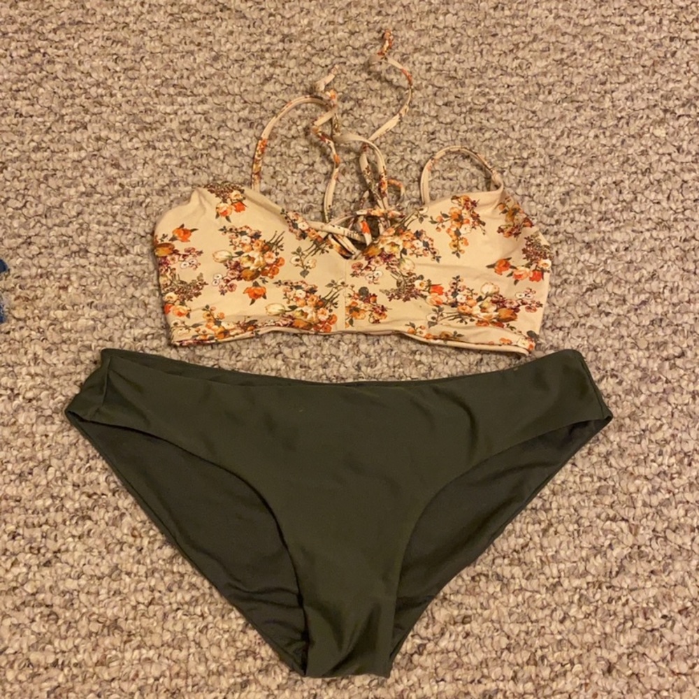 Super cute bathing suit set
